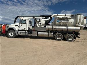 2012 Mack GU 713