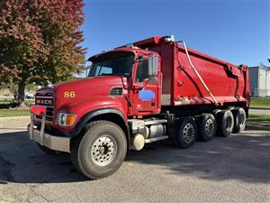 2007 Mack 700
