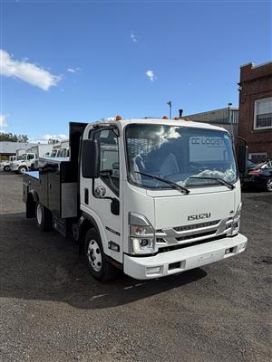 2023 Isuzu NPR HD