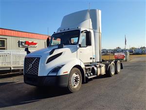2020 Volvo VNL64T-300