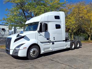 2021 Volvo VNL64T-760