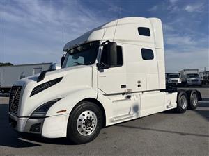 2021 Volvo VNL64T-760