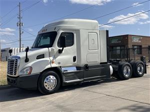 2018 Freightliner  - Sleeper Truck