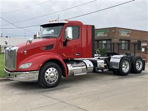 2017 Peterbilt 579 - Daycab