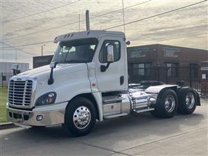 2015 Freightliner Cascadia 125 - Daycab