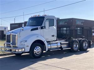 2015 Kenworth T-880 - Daycab
