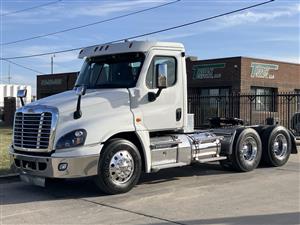 2015 Freightliner Cascadia 125 - Daycab