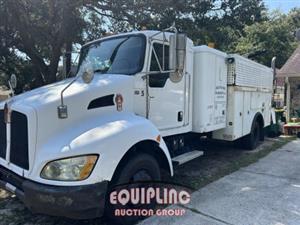 2008 Kenworth T300 4X2 S/A UTILITY SLEEPER W