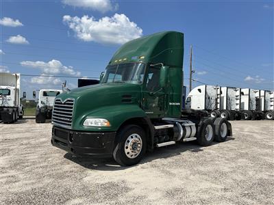 2013 Mack PINNACLE CXU613 - Daycab