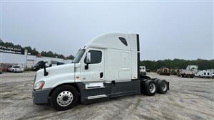 2015 Freightliner Cascadia 125 - Sleeper Truck