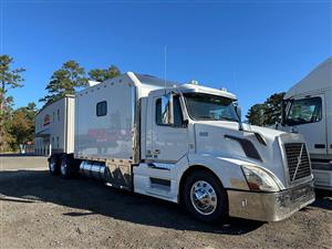 2012 Volvo VNL - Sleeper Truck