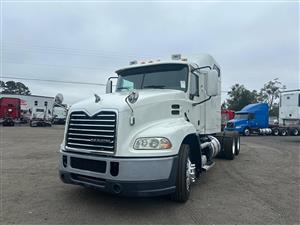 2016 Mack CXU 613 MID ROOF SLEEPER - Sleeper Truck