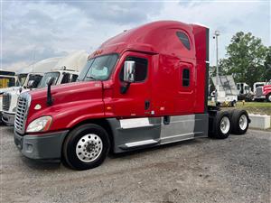 2016 Freightliner Cascadia 125 - Sleeper Truck