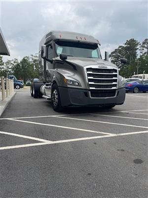 2019 Freightliner Cascadia - Sleeper Truck