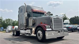 2003 Freightliner Classic XL - Sleeper Truck