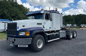 1999 Mack CL713 SLEEPER - Sleeper Truck