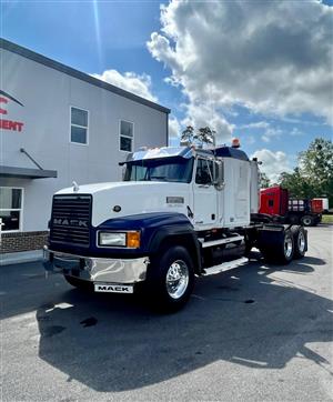 1999 Mack CL713 SLEEPER - Sleeper Truck