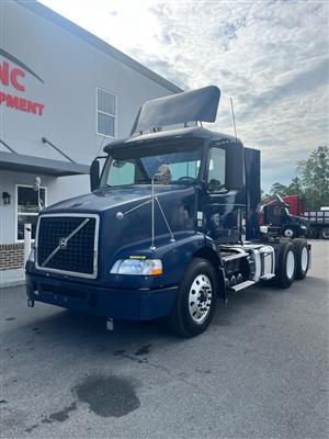 2013 Volvo VNM - Daycab