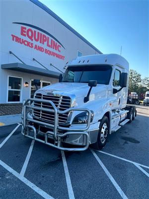 2019 Freightliner Cascadia - Sleeper Truck