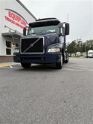 2013 Volvo VNM - Daycab