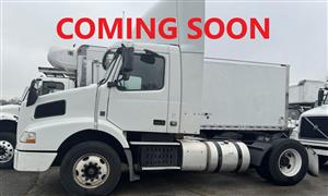 2017 Volvo VNM SINGLE AXLE DAY CAB - Daycab