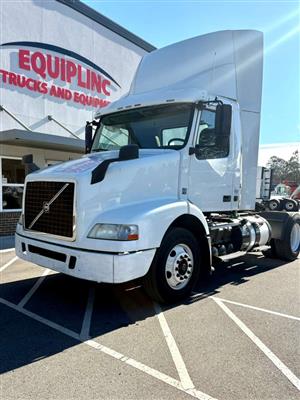 2016 Volvo VNM SINGLE AXLE DAY CAB - Daycab