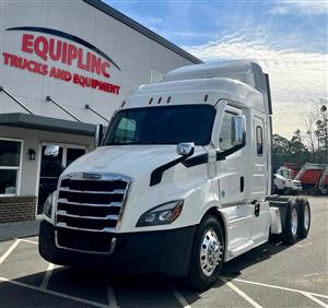 2022 Freightliner CASCADIA 116 - Sleeper Truck