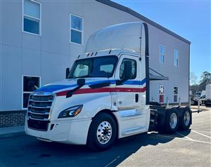 2019 Freightliner CASCADIA 126 - Daycab