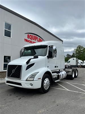 2019 Volvo VNR - Sleeper Truck