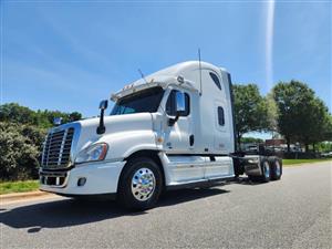 2011 Freightliner Cascadia - Sleeper Truck