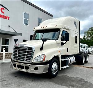 2018 Freightliner Cascadia - Sleeper Truck