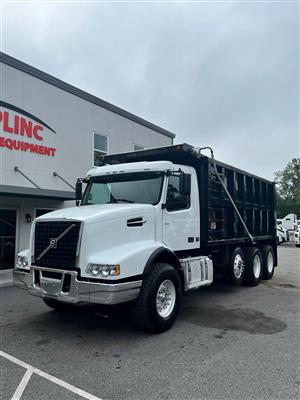 2020 Volvo VHD64B 8x4 - Dump Truck