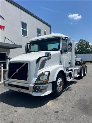 2014 Volvo VNL64T300 - Daycab