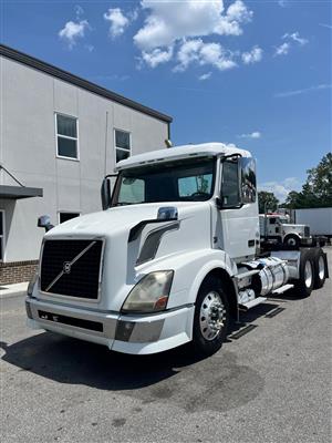 2015 Volvo VNL64T300 - Daycab