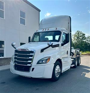 2020 Freightliner CASCADIA 126 - Daycab