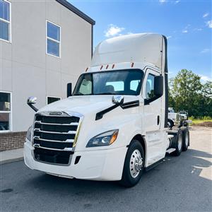 2020 Freightliner CASCADIA 126 - Daycab