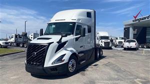2025 Volvo VNL64T660