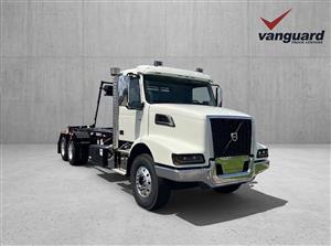 2025 Volvo VHD64B300
