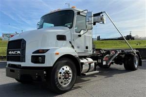2027 Mack MD742