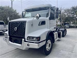 2027 Volvo VHD64B300