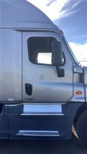2016 Freightliner Cascadia - Sleeper Truck