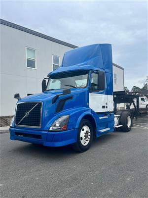 2015 Volvo VNL & 2017 Kaufman Car Carrier - Daycab 2015 Volvo VNL & 2017 Kaufman Car Carrier - Daycab