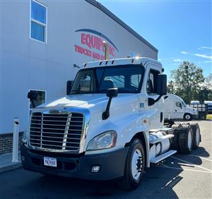 2015 Freightliner CASCADIA 125 DAY CAB - Daycab 2015 Freightliner CASCADIA 125 DAY CAB - Daycab